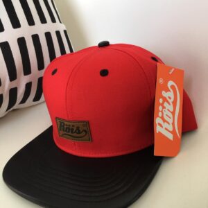 PREMIUM snapback nahka logolla